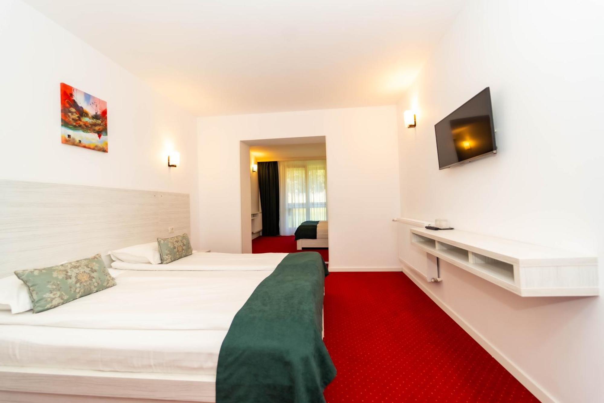 Hotel Cirus Предял Экстерьер фото