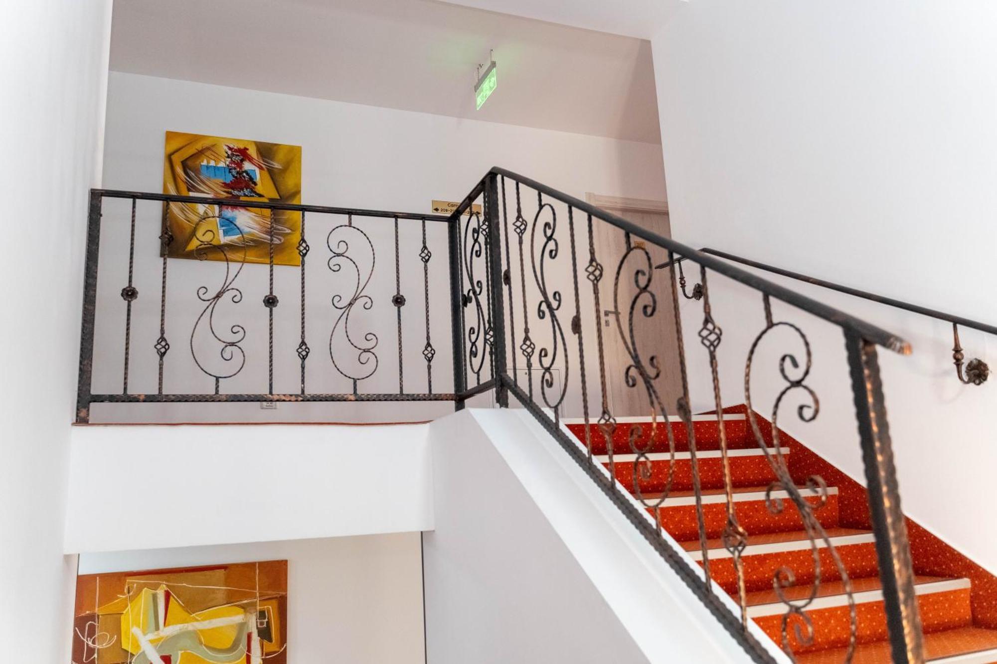 Hotel Cirus Предял Экстерьер фото