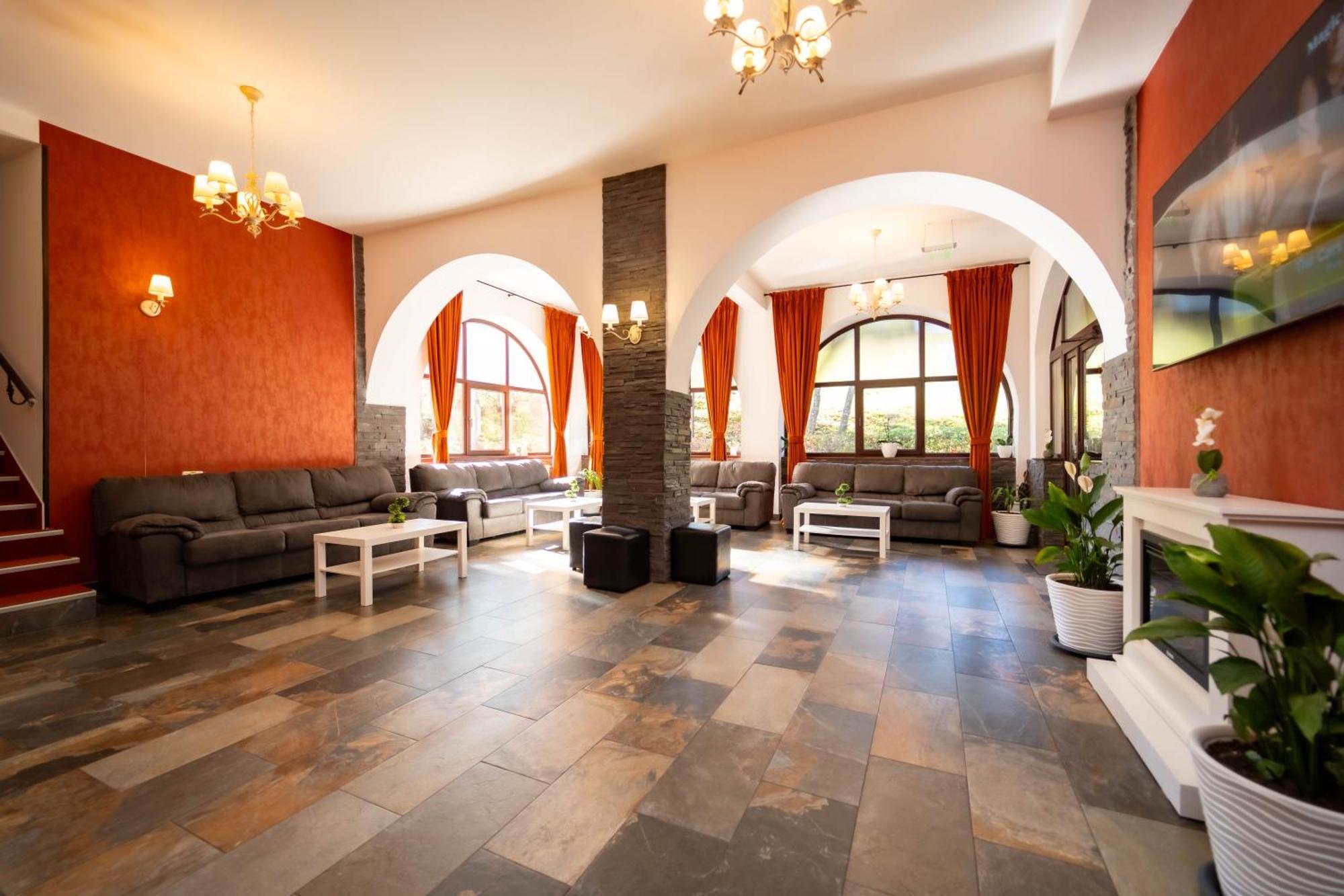Hotel Cirus Предял Экстерьер фото