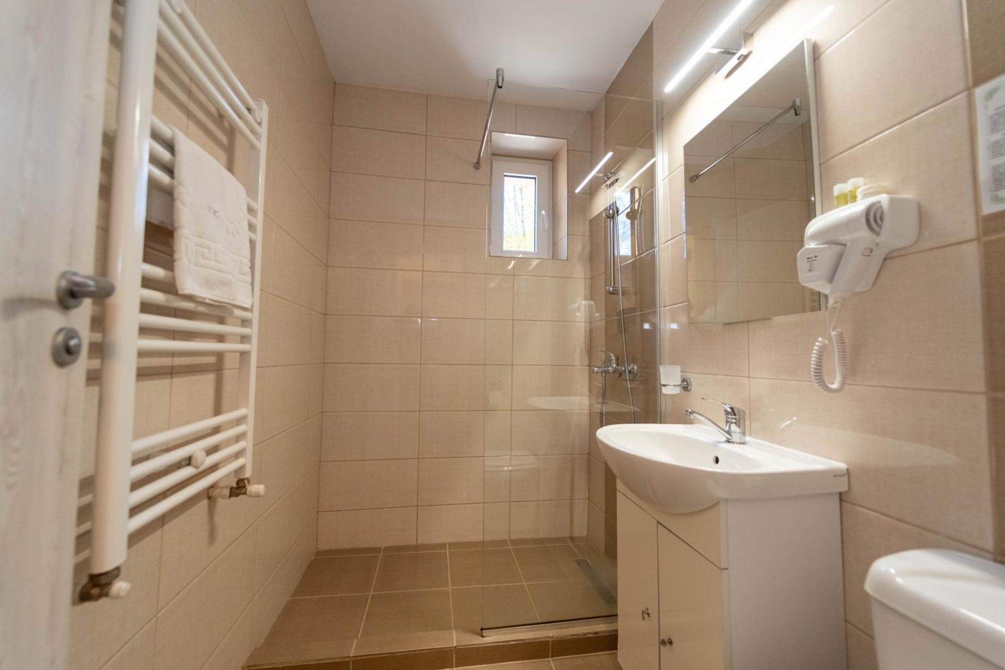 Hotel Cirus Предял Экстерьер фото