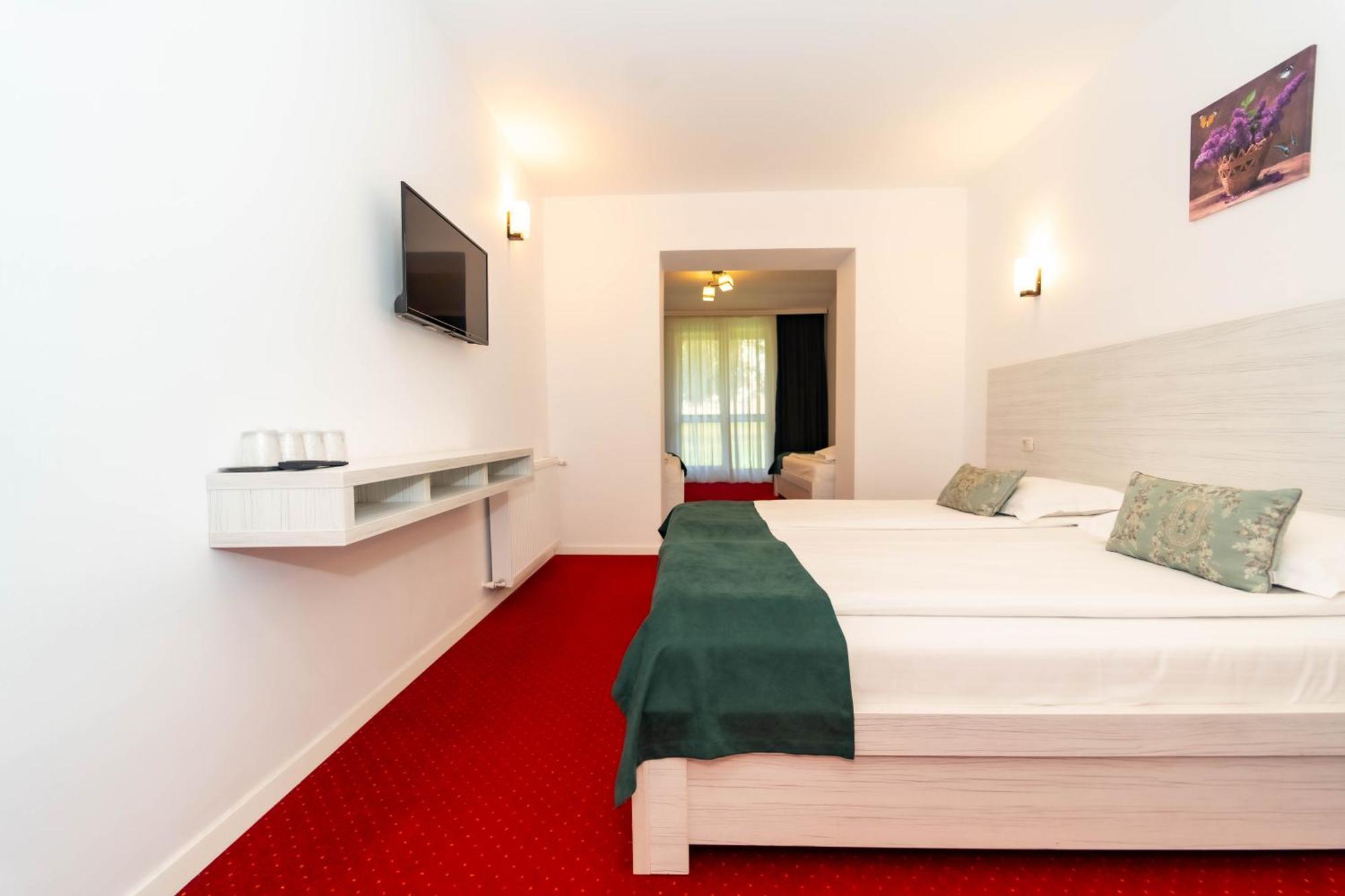 Hotel Cirus Предял Экстерьер фото