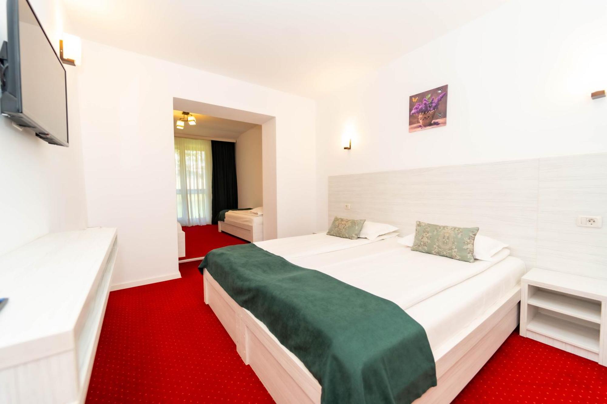 Hotel Cirus Предял Экстерьер фото