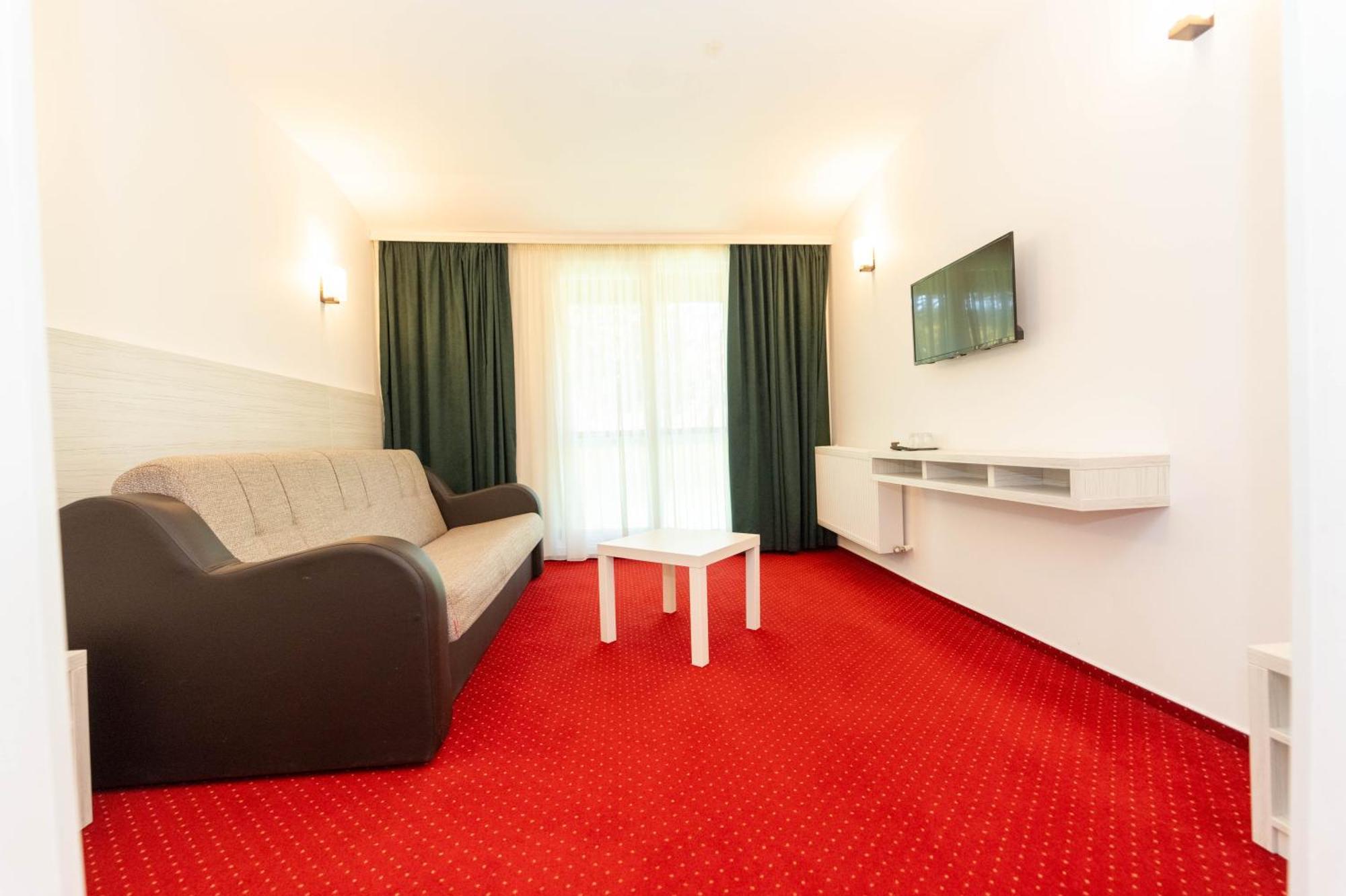 Hotel Cirus Предял Экстерьер фото