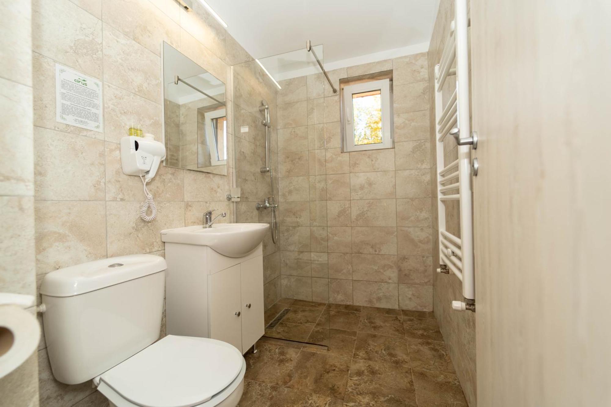 Hotel Cirus Предял Экстерьер фото