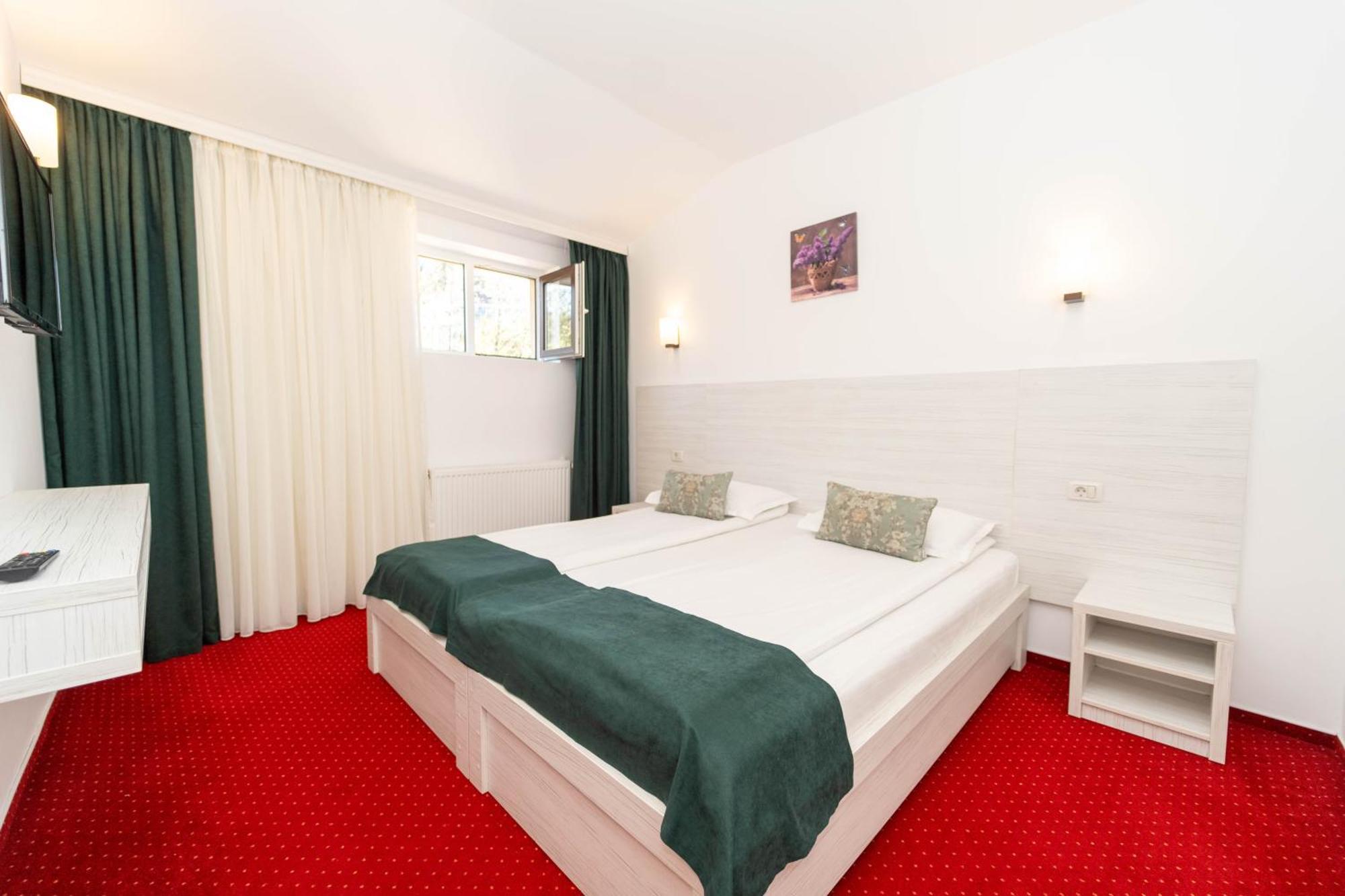 Hotel Cirus Предял Экстерьер фото