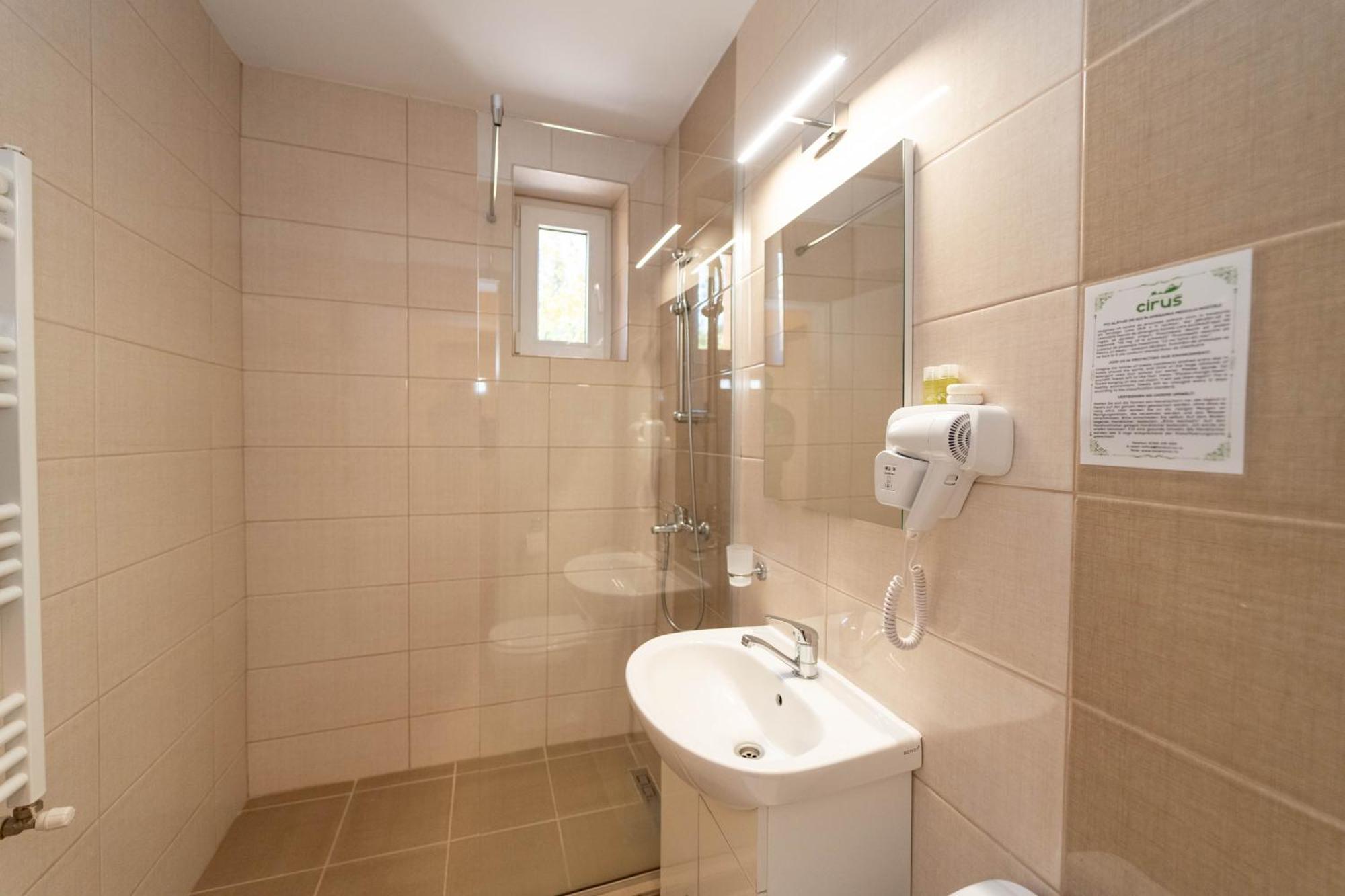 Hotel Cirus Предял Экстерьер фото