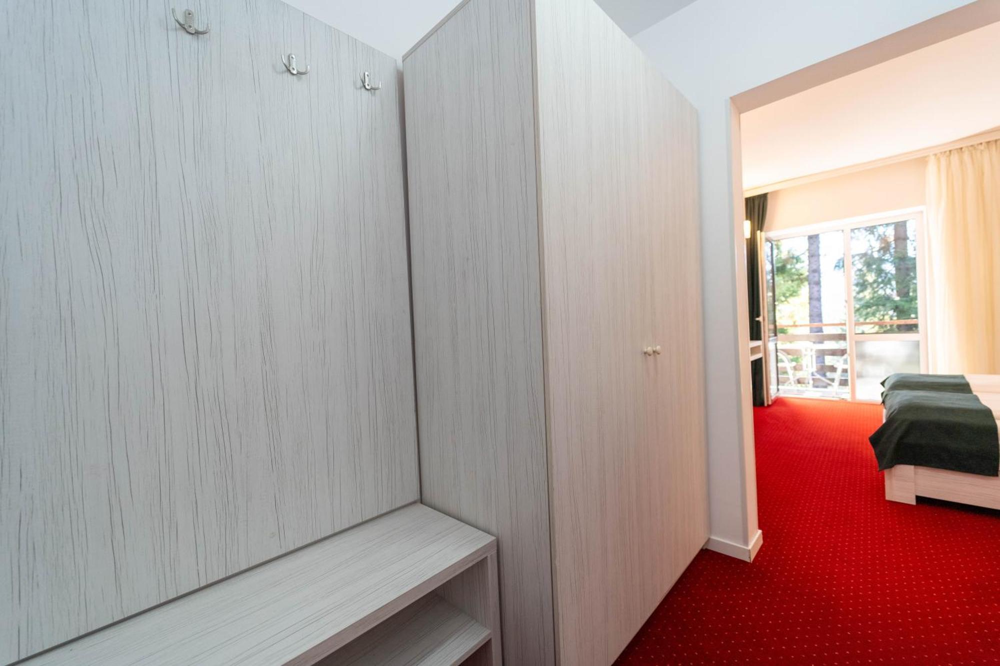 Hotel Cirus Предял Экстерьер фото